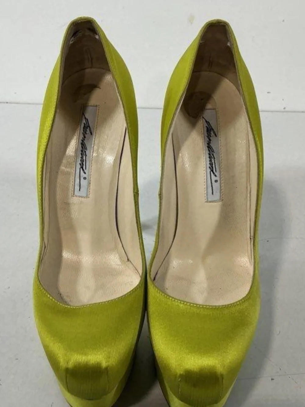 Women’s Brian Atwood Lime Green Satin Platform Pumps Size 37.5